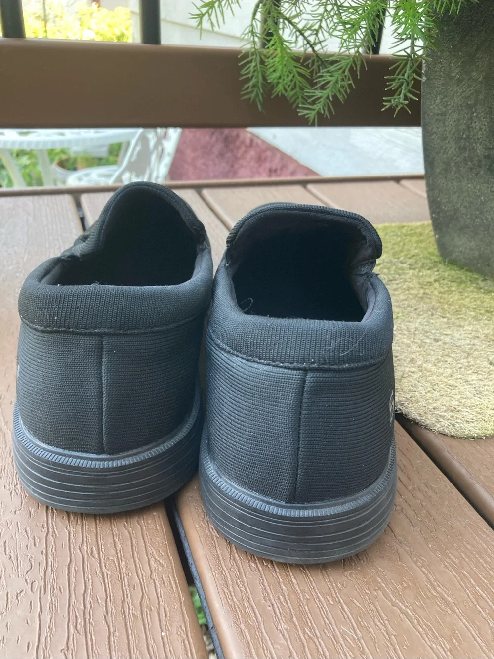 Men’s Skechers Size 11 XWide fit black dress knit slip on loafers